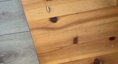Yorgun mermi evin içine düştü