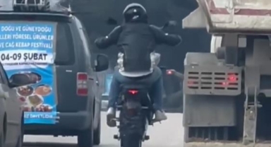 Akan trafikte tek teker ilerledi