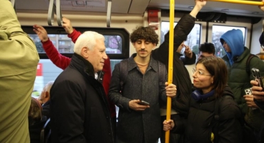 Başkan adayı Bozbey, metroda gençlerle sohbet etti