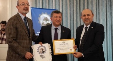 Bursa AFSİAD’ın ilk üyeleri rozetlerini taktı