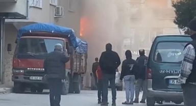 Bursa'da binanın 2. katı alev alev yandı