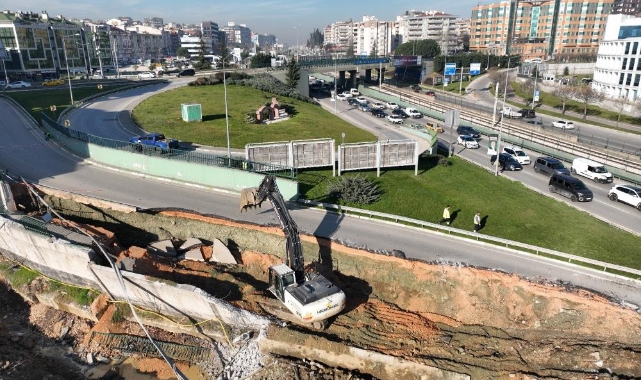 Bursa'da göçen yolda çalışma başladı