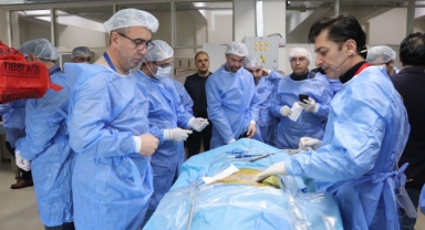 Dünyaca ünlü omurga cerrahları Bursa'da buluştu