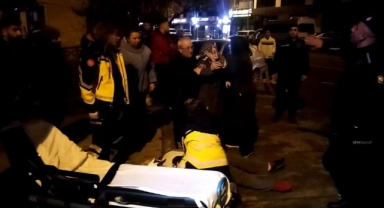Ehliyetsiz sürücü, karşıya geçmeye çalışan aileye çarptı