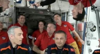 Gezeravcı ISS'ye veda etti