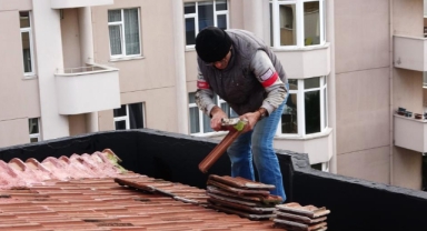 Japonya'da maraton koşmak için inşaatlarda çalışıyor