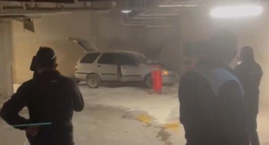 Kapalı otoparktaki LPG'li otomobil yandı