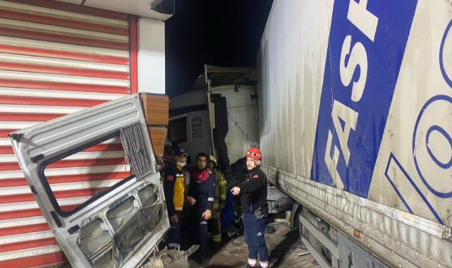 Karşı şeride geçen tır,dehşet saçtı: 2 ölü, 12 yaralı