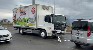 Kırmızı ışıkta bekliyordu, kağıt gibi ezildi: 1 ölü