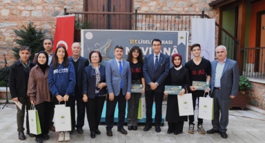 Liseliler en güzel şiirlerini Osmangazi’de okudu