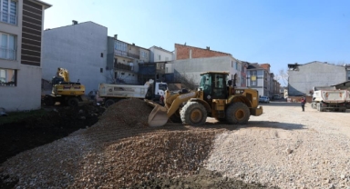 Mahalle aralarındaki atıl alanlar otoparka dönüşüyor