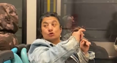 Metroya alkollü bindi, vatandaşlara saldırdı