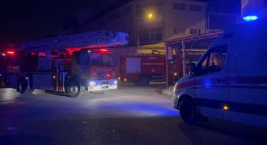 Mobilya imalathanesinde yangın korkuttu