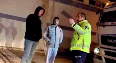 Polisi görünce tırı bırakıp kaçtı, geri dönünce yakalandı