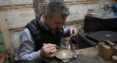 Usturlab yapmak için aylarını harcıyor
