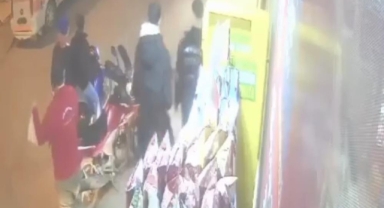 Yanlışlıkla gaza bastı, arkadaşı motosikletten düştü