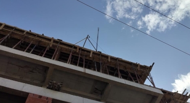 Yüksek gerilime kapılan işçi ağır yaralandı