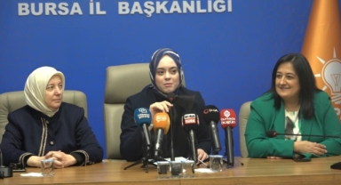AK Parti Bursa İl Kadın Kolları Başkanı İmren Çavuşoğlu basın açıklaması yaptı