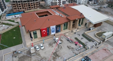 Bakan Bak, Yıldırım Gençlik Merkezi'nin açılışına katıldı