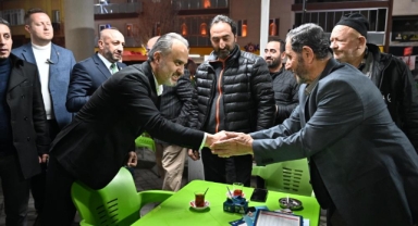 Başkan Aktaş teravih sonrası vatandaşlarla buluştu