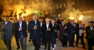 Bozbey İznik’ten seslendi: “Gözlerine perde inmiş”