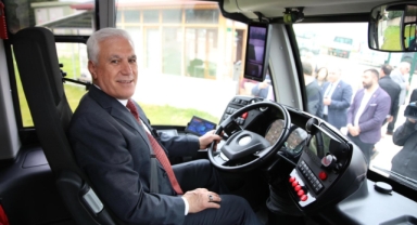 “Bursamızın kullanacağı metrobüs için ön siparişi verdik”