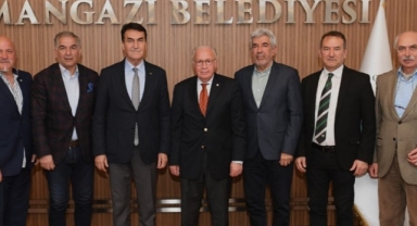 Bursaspor Kulübü, Mustafa Dündar’ı ziyaret etti