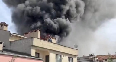 Çatıda çıkan yangın 1 saatte söndürüldü