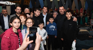 Dündar sevgisi pazara sığmadı