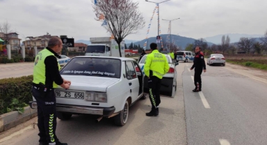 Dur ihtarına uymayan sürücü 15 kilometre kaçabildi