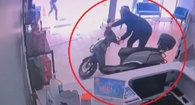 Elini gaz pedalında unuttu, dükkana daldı...