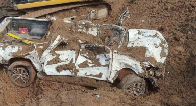 İliç’teki maden ocağında toprak altında kalan pikaba ulaşıldı