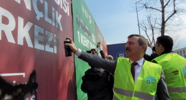 İYİ Parti'den Büyükşehir'e afiş boyamalı tepki
