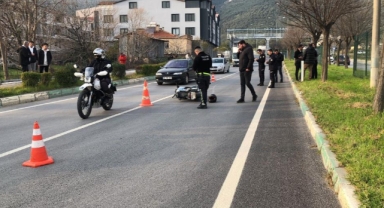 Motosiklet,refüjdeki ağaçlara çarptı: 1 ağır yaralı