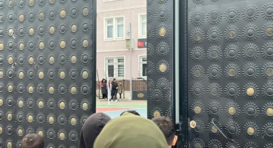 Okulda kilitli kalan öğrencileri öğretmenleri kurtardı