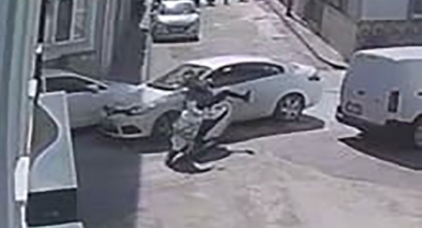 Otomobil ile motosikletin çarpıştığı kaza kamerada