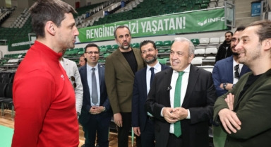 Şadi Özdemir Bursaspor Basketbol Takımı'nı ziyaret etti