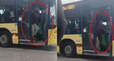 Tıklım Tıklım dolu otobüsün içinde kavga!