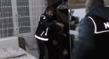 Torbacılar çatıdan kaçtı, Gardıropta yakalandı