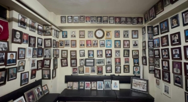 Vefat edenlerin fotoğrafları duvara asılıyor