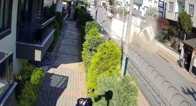 3 kişinin yaralandığı feci kaza kamerada