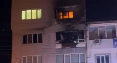 5 katlı binanın 3.katı alev alev yandı
