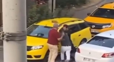 Alkollü şahısların kavgası kamerada
