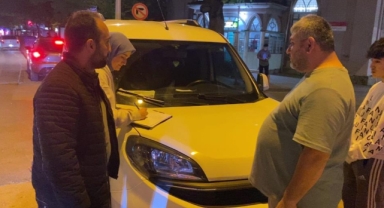 Bankamatikte unutulan parayı polise teslim etti