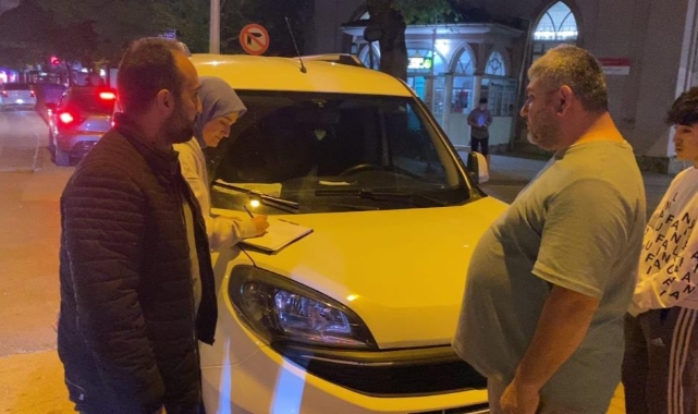 Bankamatikte unutulan parayı polise teslim etti