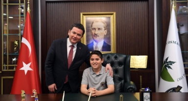 Başkan Aydın koltuğunu çocuklara bıraktı
