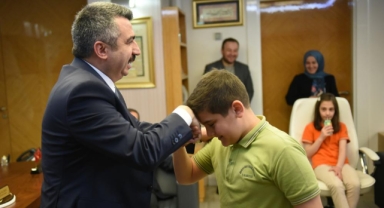 Başkan Yılmaz, koltuğunu miniklere bıraktı