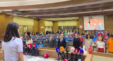 Bursa Büyükşehir Meclisi'ni minikler devraldı