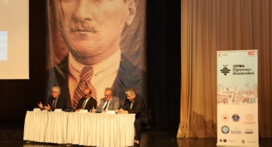 Bursa’da ’21. Yüzyılda Öğretmen Olmak’ konulu panel düzenlendi