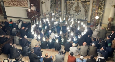 Bursa'da binlerce vatandaş camilere akın etti